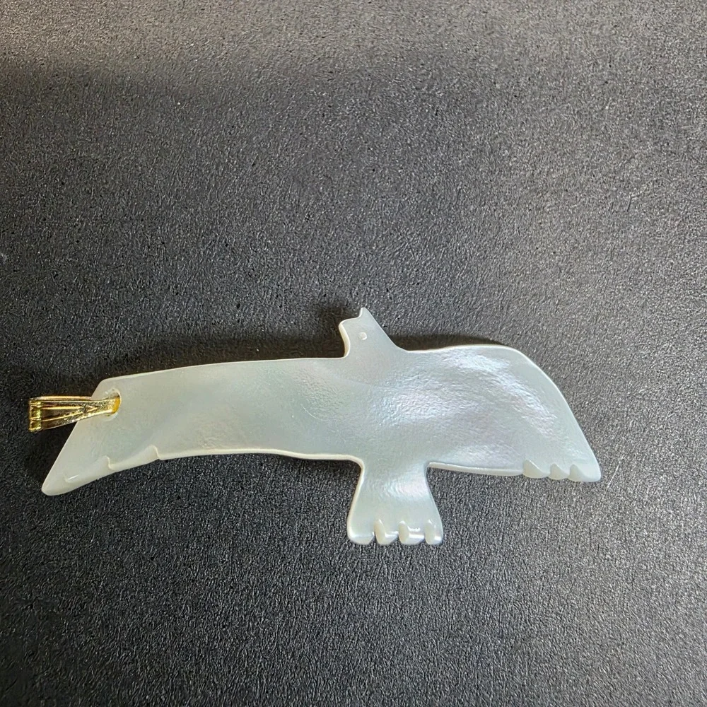 Mother‎ of Pearl Pendant White Carved 2